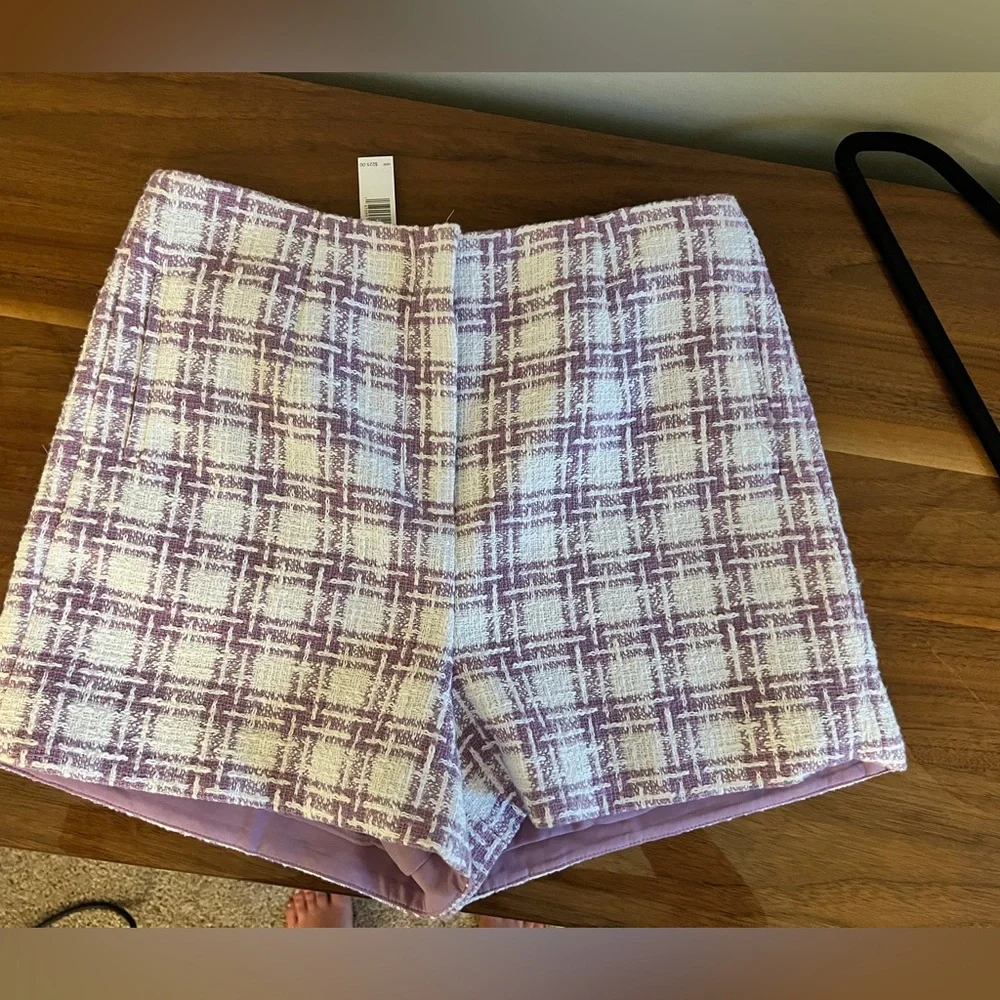 NWT Elie Tahari lavender and white tweed shorts size 6
